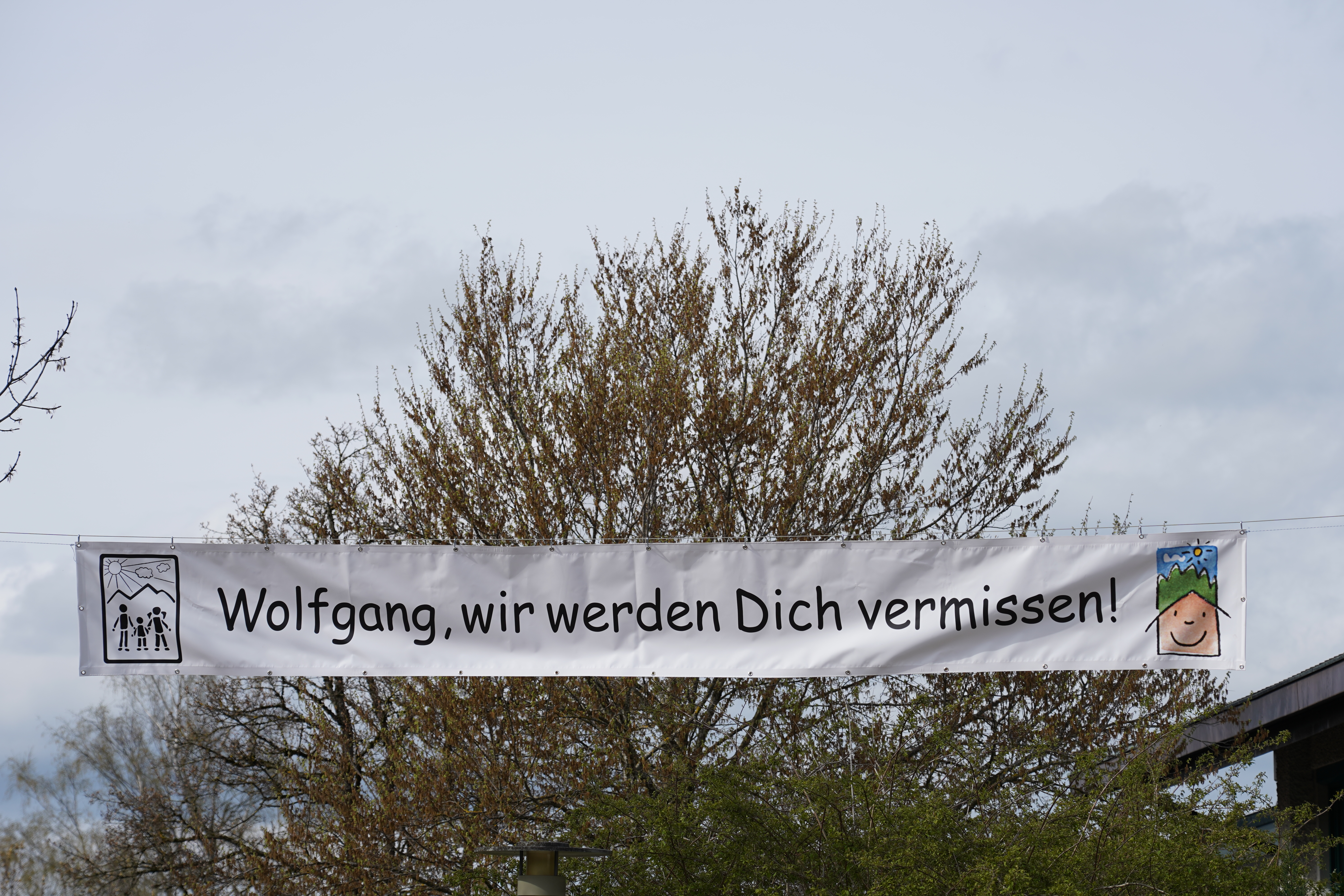 Banner mit Aufschrift: "Wolfgang, wir werden dich vermissen!" | © Caritas München-Freising