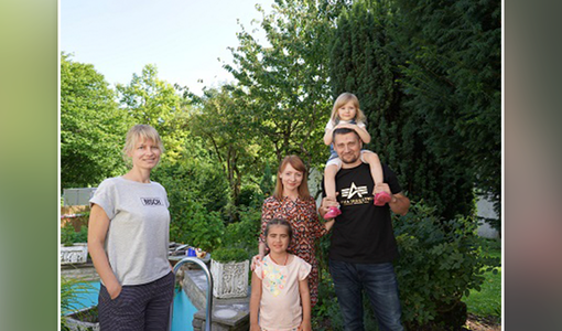 Caritas- Flüchtlings- und Integrationsberaterin Katharina Kreppold (links) hat Familie Maslo zwei Jahre lang bis zum Umzug in die Privatwohnung unterstützt. | © Caritasverband München und Freising |Müller-Ranetsberger
